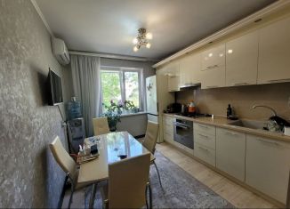 Продажа трехкомнатной квартиры, 70 м2, Майкоп, улица Михайлова, 1А