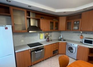 Сдаю 1-ком. квартиру, 35 м2, Тюменская область, улица 50 лет Октября, 24