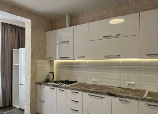 Продаю однокомнатную квартиру, 40 м2, Крым, улица Крымской Весны, 5к1