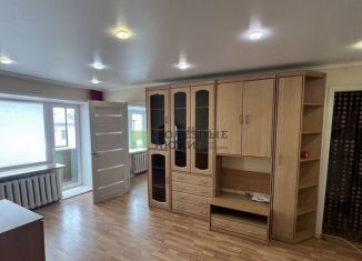 Продается двухкомнатная квартира, 43.4 м2, Агрыз, улица Карла Маркса, 2