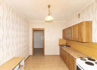 Двухкомнатная квартира на продажу, 67.7 м2, Тюмень, Интернациональная улица, 140