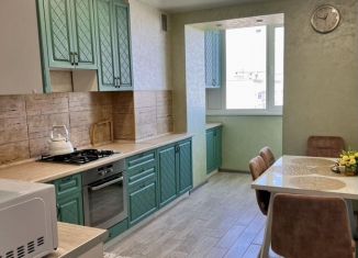 Продам 3-ком. квартиру, 75 м2, Евпатория, улица Чапаева, 73