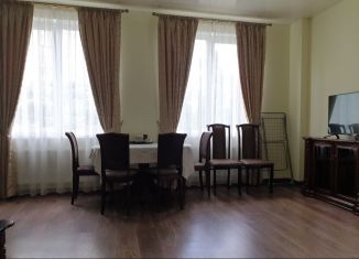 Трехкомнатная квартира в аренду, 100 м2, Ялта, улица Володарского, 1Д