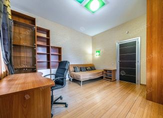 Сдаю 5-комнатную квартиру, 195 м2, Петергоф, улица Аврова, 5к2