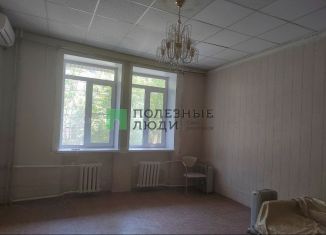 Продам четырехкомнатную квартиру, 90 м2, Саратовская область, Советская улица, 18
