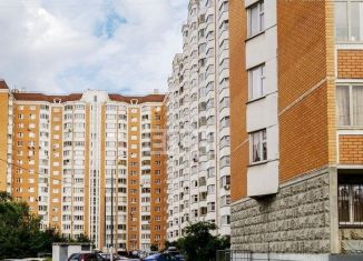 Продается 2-ком. квартира, 61 м2, Москва, улица Газопровод, 15, станция Красный Строитель