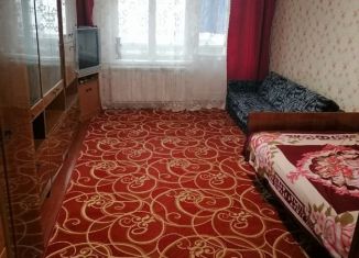 Трехкомнатная квартира в аренду, 60 м2, Алексеевка, улица Маяковского, 123