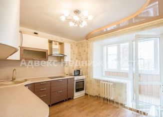 Продаю трехкомнатную квартиру, 89 м2, Тюмень, улица Мельникайте, 138