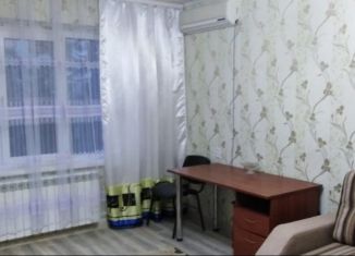 Сдам в аренду 2-ком. квартиру, 54 м2, Азов, улица Ленина, 124