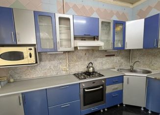 Продается 3-комнатная квартира, 64 м2, Астрахань, улица Николая Островского, 152к3