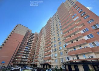 Продаю 3-ком. квартиру, 74 м2, Астраханская область, улица Трофимова, 6