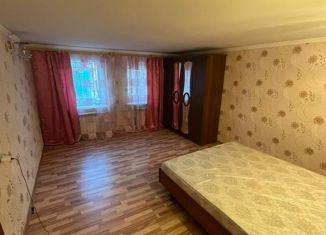 Сдам в аренду 2-ком. квартиру, 55 м2, Таганрог, Добролюбовский переулок, 34