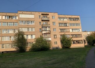 Продаю 1-ком. квартиру, 32 м2, Бокситогорск, улица Павлова, 27/2