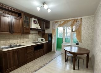 Сдам трехкомнатную квартиру, 90 м2, Казань, проспект Победы, 78