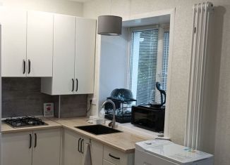 Сдам в аренду 2-ком. квартиру, 60 м2, Плёс, улица Корнилова, 5А