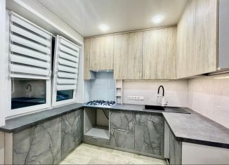 Продается четырехкомнатная квартира, 61 м2, Курск, улица Менделеева, 32