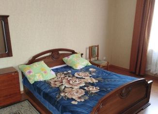 Сдам 2-ком. квартиру, 70 м2, Краснодар, Черкасская улица, 65