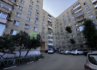 Продаю 3-комнатную квартиру, 50 м2, Саратов, улица имени С.Т. Разина, 14