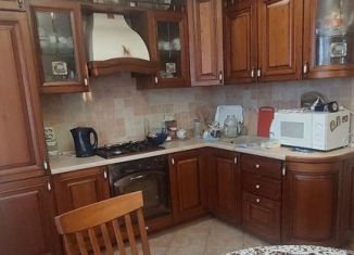 Продаю трехкомнатную квартиру, 105 м2, Курская область, улица Димитрова, 52