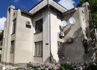 Продаю 3-комнатную квартиру, 80.1 м2, Евпатория, улица Дёмышева, 110Ак1