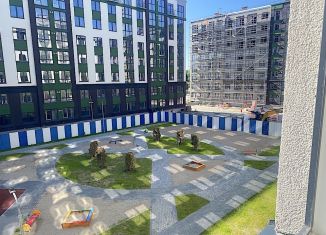 Продаю 2-ком. квартиру, 60.9 м2, Калининград, Коммунистическая улица, 127к3