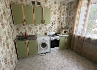 Сдам в аренду однокомнатную квартиру, 36 м2, Аксай, Садовая улица, 25А