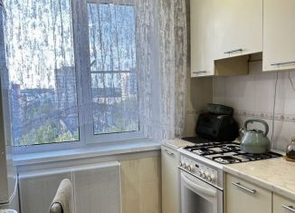 Продажа 3-ком. квартиры, 68 м2, Чебоксары, улица 324-й Стрелковой Дивизии, 13