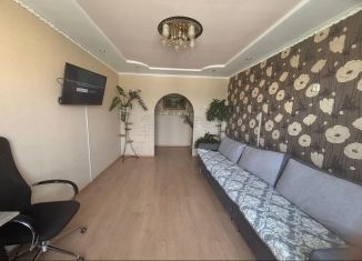 Продаю 3-комнатную квартиру, 66 м2, Белорецк, улица 50 лет Октября, 48/1