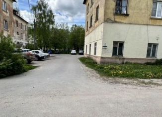 Продаю 3-комнатную квартиру, 40.5 м2, Серпухов, улица Крюкова, 12