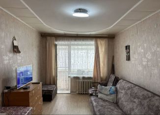 Продаю 3-ком. квартиру, 52.5 м2, Ирбит, улица Логинова, 1Б