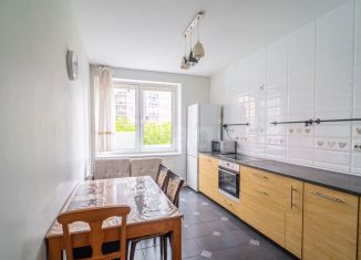 Продаю 2-ком. квартиру, 62.8 м2, Мурино, Привокзальная площадь, ЖК Эланд