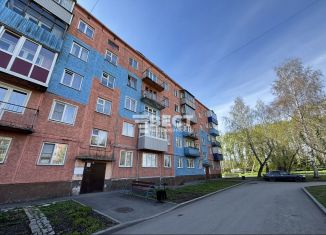 Продаю 2-ком. квартиру, 43.7 м2, Полысаево, улица Крупской, 112