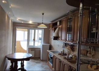 Сдаю 3-ком. квартиру, 89.3 м2, Лобня, Молодёжная улица, 8