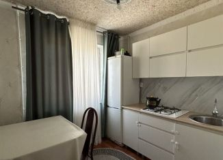 Сдам 2-ком. квартиру, 45 м2, Грозный, проспект Мохаммеда Али, 33/26, 1-й микрорайон