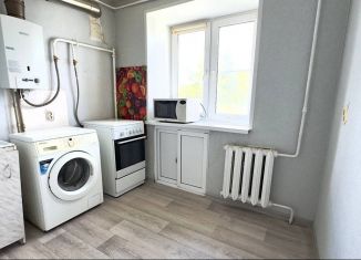 Продаю 2-комнатную квартиру, 46.2 м2, Дзержинск, улица Урицкого, 14