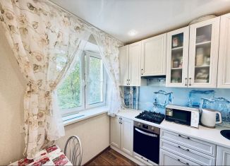 Продается 2-комнатная квартира, 40 м2, Ржев, улица Алексеева, 3