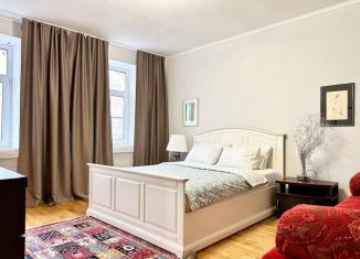 Сдается в аренду однокомнатная квартира, 60 м2, Санкт-Петербург, набережная канала Грибоедова, 93