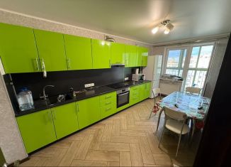 Сдам в аренду двухкомнатную квартиру, 61 м2, Республика Башкортостан, Российская улица, 20