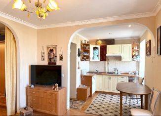 Продаю 1-ком. квартиру, 38 м2, Евпатория, улица Полупанова, 42