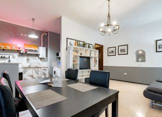 Аренда трехкомнатной квартиры, 100 м2, Санкт-Петербург, набережная реки Мойки, 28