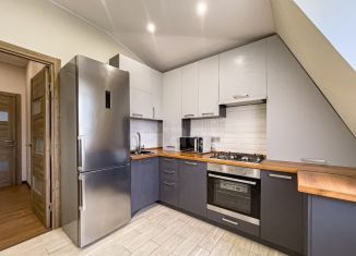 Продам двухкомнатную квартиру, 61 м2, Вологодская область, улица Горького, 145