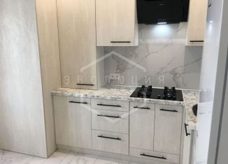 Продам 1-комнатную квартиру, 39 м2, Калининград, улица Генерала Толстикова, 8, ЖК Лето