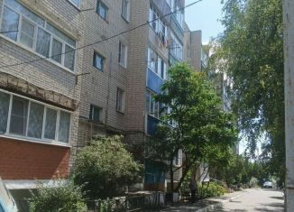 Продаю 2-ком. квартиру, 51 м2, Россошь, Линейная улица, 19