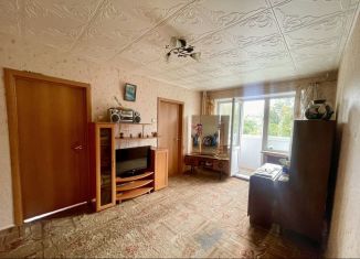 Трехкомнатная квартира на продажу, 46.8 м2, Златоуст, улица имени М.С. Урицкого, 3