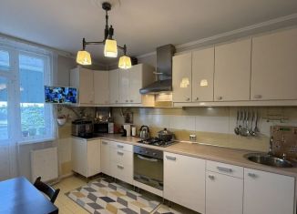 Трехкомнатная квартира на продажу, 74.8 м2, Калининград, улица Генерала Челнокова, 40