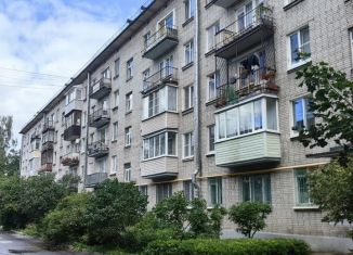 Продается 2-ком. квартира, 44.4 м2, Гатчина, улица Радищева, 15