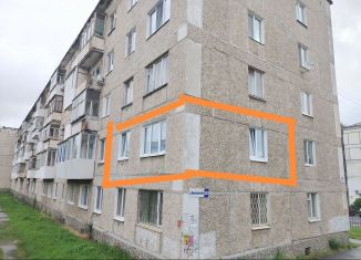 Продаю 1-ком. квартиру, 30 м2, Серов, улица Луначарского, 120