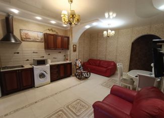 Сдается двухкомнатная квартира, 59 м2, Сочи, улица Роз, 52