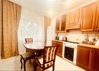 Сдам 1-ком. квартиру, 42 м2, Татарстан, улица Сафьян, 6