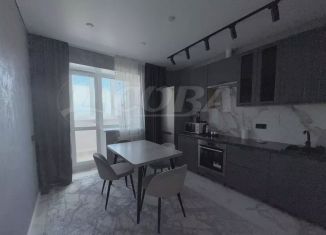 Сдача в аренду двухкомнатной квартиры, 56 м2, Тобольск, 15-й микрорайон, 14А